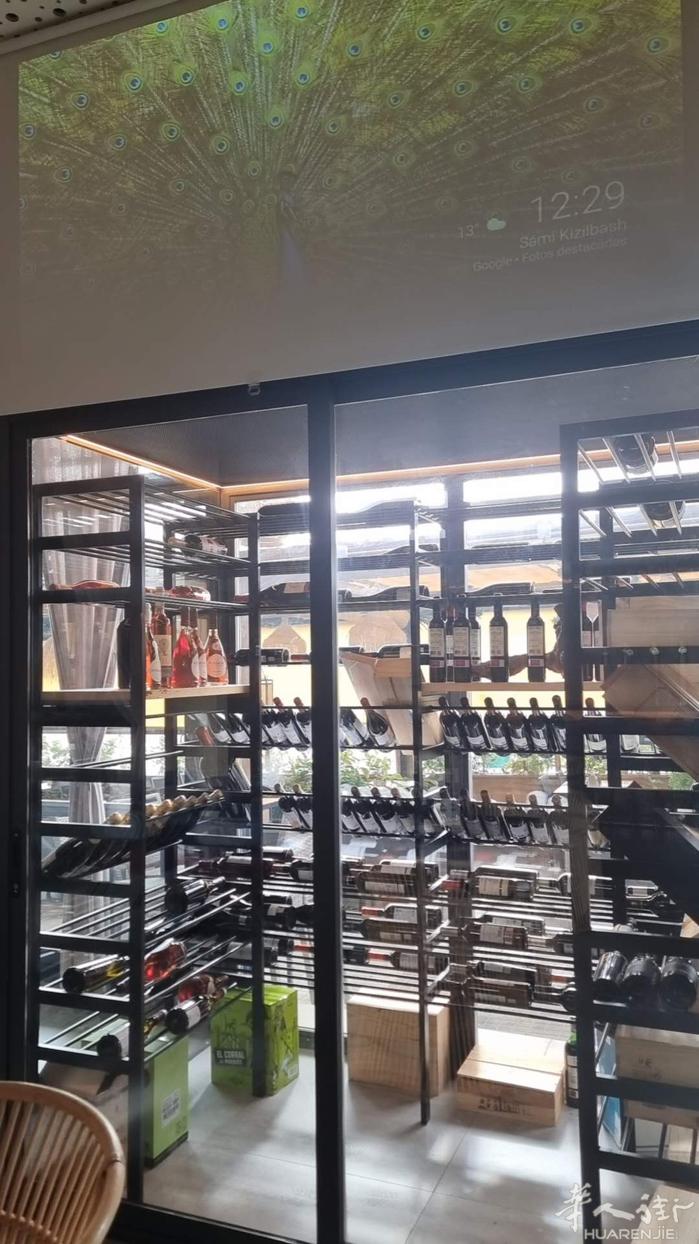 Majadahonda 酒吧 马德里A6方向富区酒吧转让。酒吧位于商业集中地，附