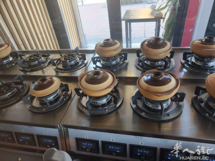 9.5新保仔饭炉全自动带旋转有需要的联系在马德里一次性砂锅价格细聊（914356