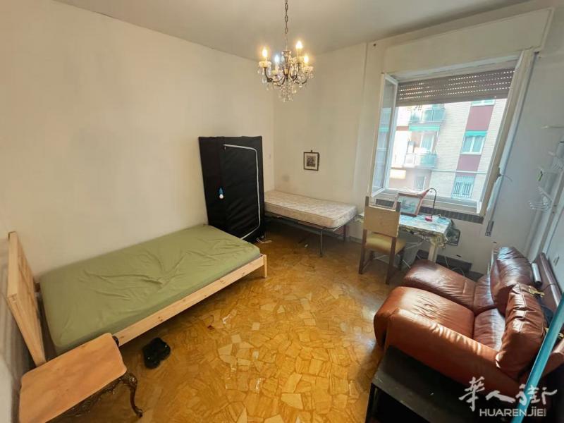 🏠博洛尼亚圈外单间 三室一厅里面的单间 💰575欧半包（平摊电气） 🚩地址