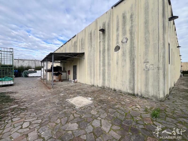 Poggio a caiano 工厂出租： 面积约690平方公里 楼上有办公室