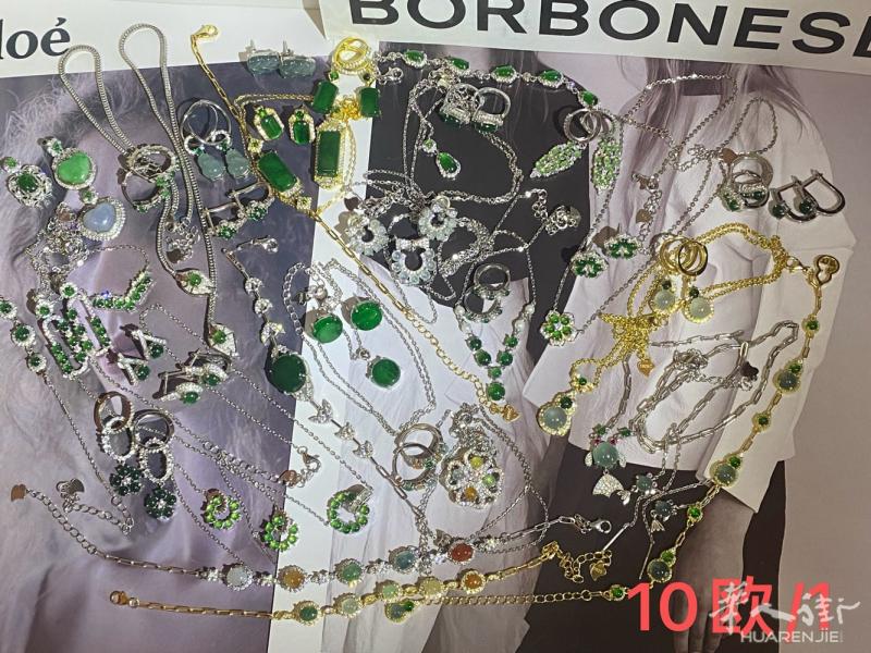出闲置：戒指都是s925银蛋面是翡翠。不过敏。喜欢的姐妹➕guo561651
