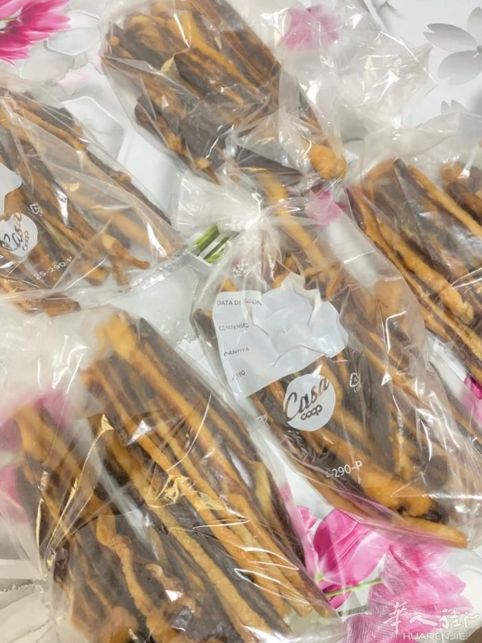 自己晒的腊肉肥瘦相间，干净卫生，超好吃😋.有需要可以联系！
