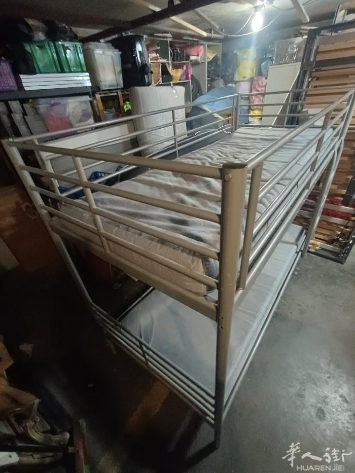 双层单人床带床垫让120欧包送货，自取100欧