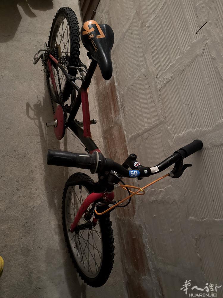 儿童自行车🚲 质量好 5-12岁之间 自取 40欧元低价转让
