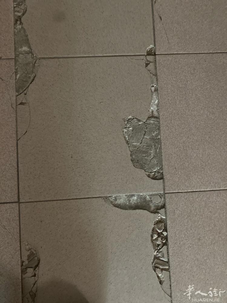 empoli地区有会换地砖的装修师傅吗？  有的麻烦介绍下，需要有带吸尘器切割经
