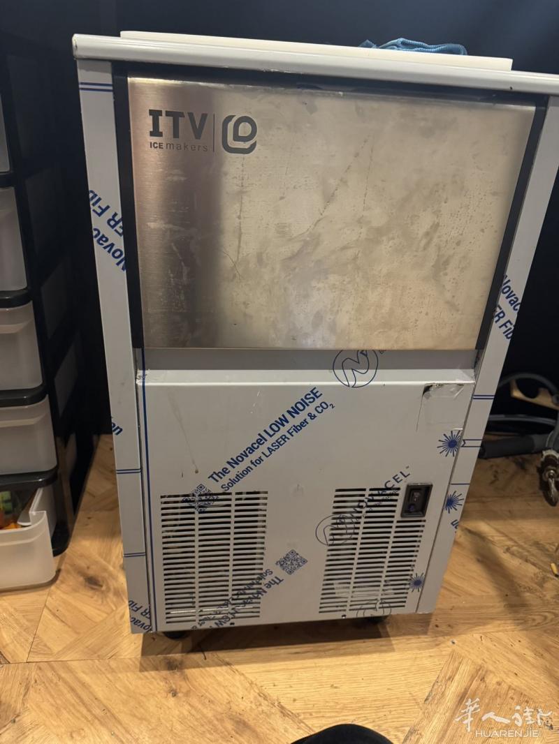 九成新制冰机45L原价1250欧现700欧出售