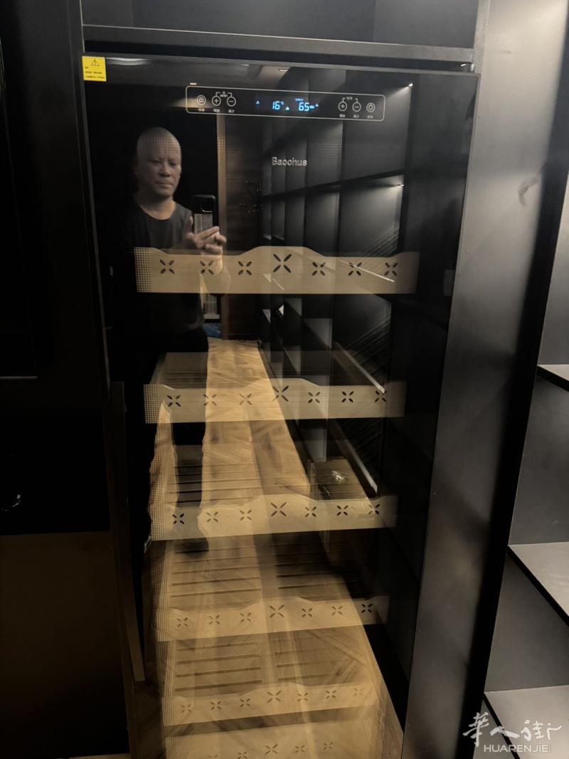 九成新雪茄恒温专用柜高175台每台出售800欧