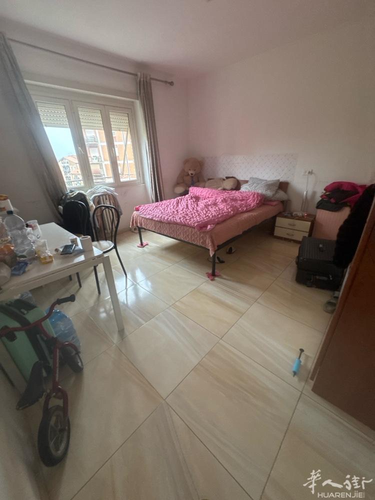 c线Alessandrino离地铁口5分钟有房间出租12月初可以入住，联系电话…