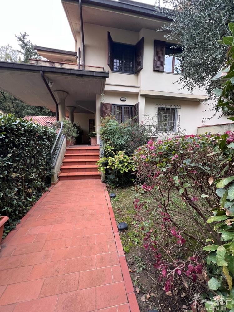 santa lucia漂亮联排别墅🏡 2019年建筑，2021全部翻新，300