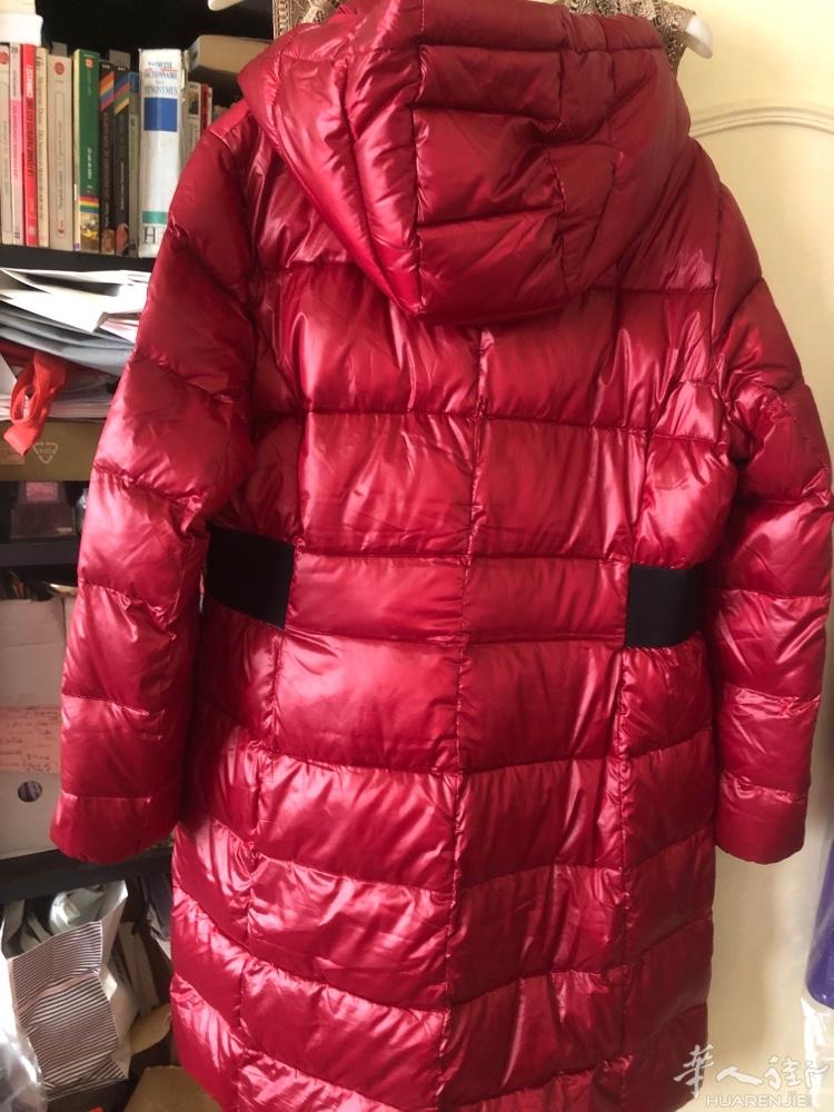 出全新牛皮靴40码 30€，全新鸭毛十大衣XL码cK牌子 120€有需要请联系9