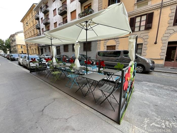 都灵市中心 美丽价格 黄金地段 火车站旁 银行大楼对面 老外出售 店面＋餐馆/酒