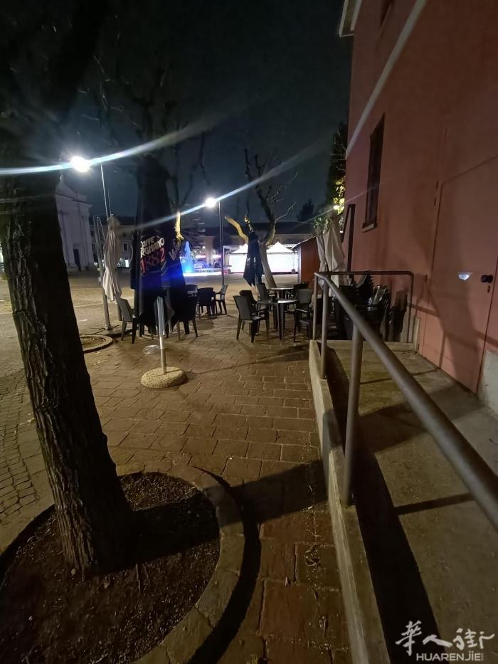 急 急 急 米兰 边 Monza 旁边城市 市政府对面 中央广场公园 超好地段