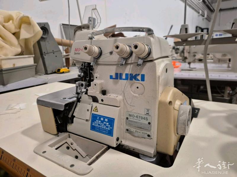 王师傅缝纫机店出售8成新细边机。联系电话3332662792