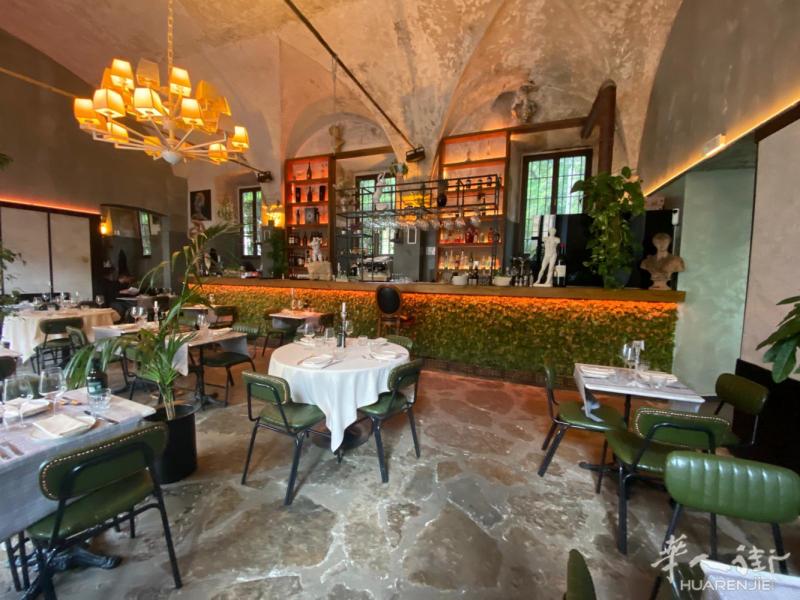 Firenze市中心 转让 餐厅  店面180mq +外面50个位子 房租630
