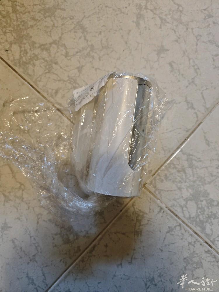 二手桶装水抽水器，管子还是全新的，机器用过，原价大概18欧，其余物品，恐龙机器人