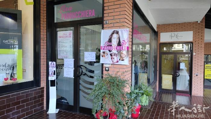 理发店转让开了一年多，营业额平均1万1左右，目前只做理发会美甲更好，房租便宜，店
