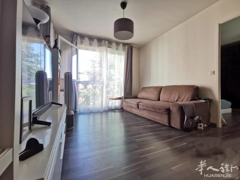 94vitry sur seine，一房一厅带阳台+地下停车位  位于一栋 20