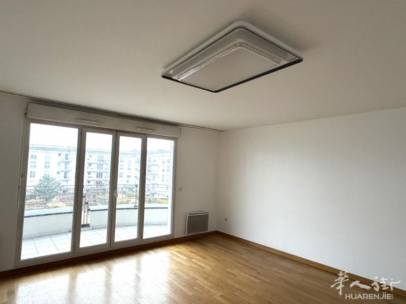 78 Montigny-le-Bretonneux 市中心 · 超大100㎡ · 4室一厅 · 电梯楼层 · 2300欧