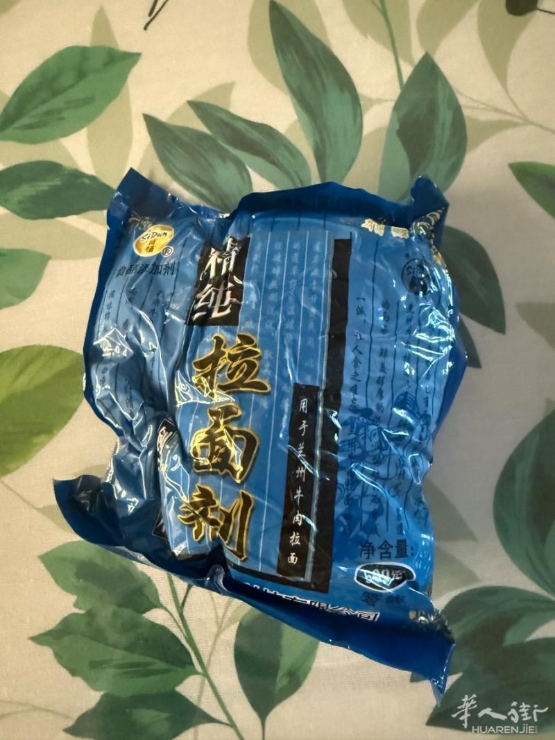 有十几袋拉面篷灰6欧1包有意者请自取