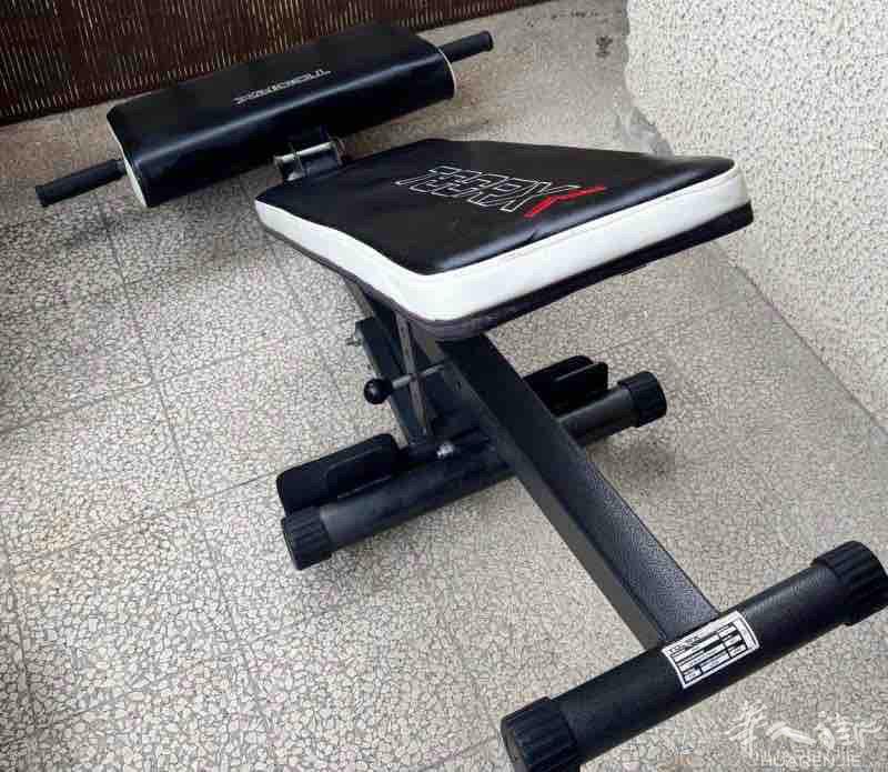 二手卧推凳健身凳，这个器械没怎么用，九成新，可以议价