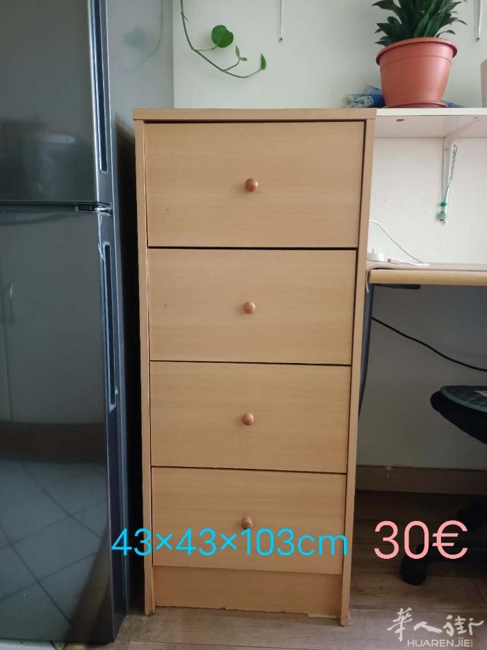 黄色四屉柜30€，宜家黑白电脑桌45€，宜家白色竖高柜45€，有需要的电话联系，