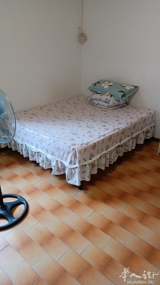 PRato 中国街搭铺，夫妻房间，内有暖气，卫生干净，