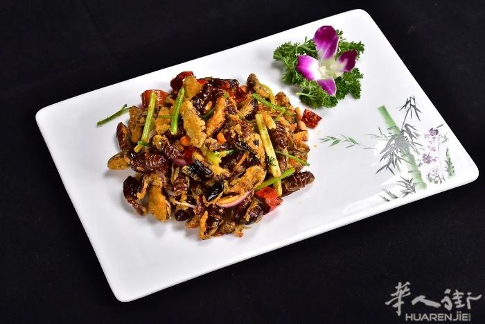 本人中餐大厨，从厨十多年.会温州菜，海鲜，杭帮菜，川湘菜，简单烧烤，干活勤快利索