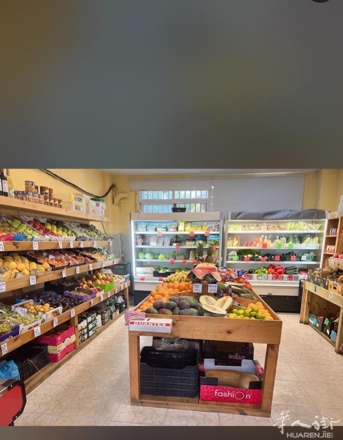 富人区小水果店诚意转让，卖的都是品质好的货，店面不大，有稳定客源 在居民楼里，小