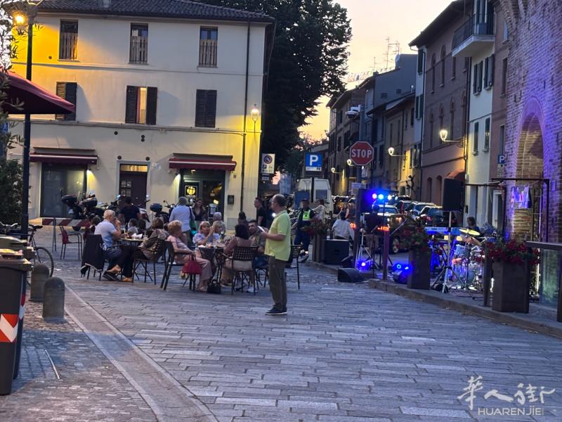 IMOLA餐馆招，熟练跑堂，待遇好，住家近，联系电话3394341336