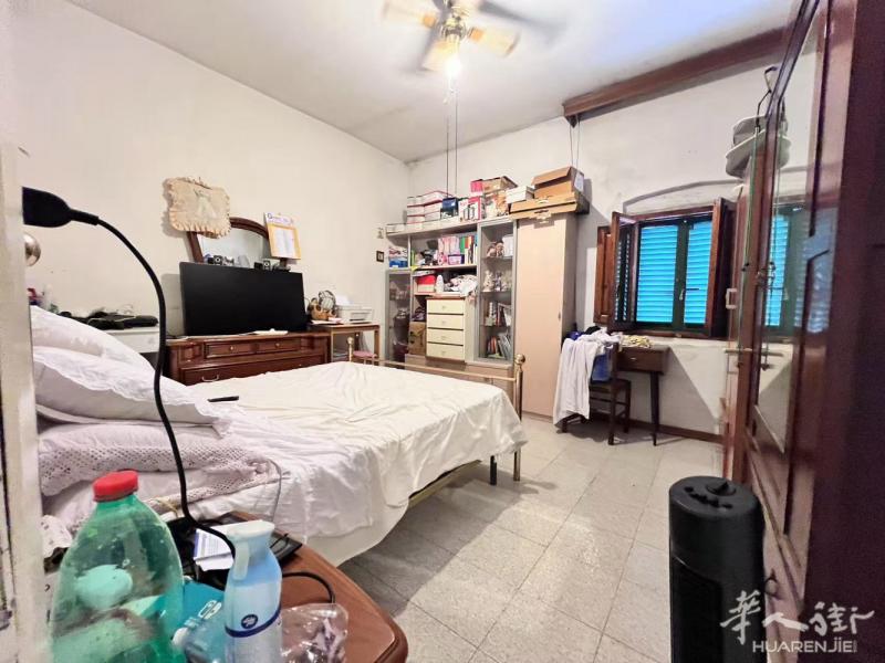 靠近iolo 落地房出租 法式汉堡旁边 厨房，客厅，楼上2个双卧室，厕所 带家具
