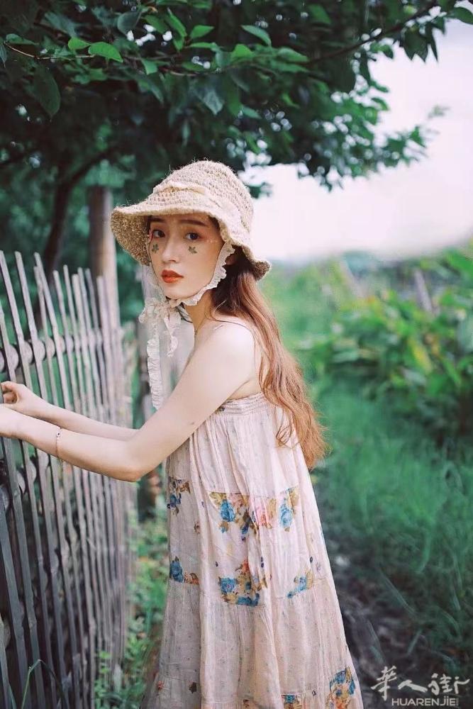 里科兄弟摄影工作室，可接私人定制写真。你本来就很美，让我们一起来记录这个时刻。联
