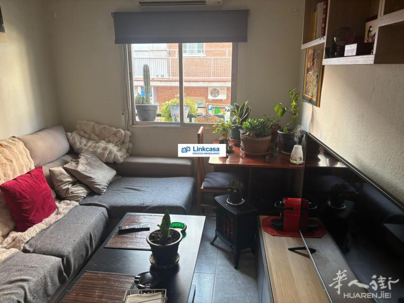 马德里villaverde alto优质两房带阳台，距离地铁站550米