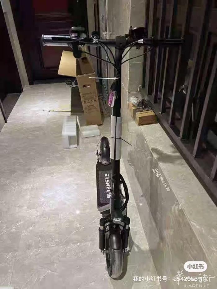 动滑板车全新未拆封，代步上下班非常方便，续航20公里左右马力大，动力强，骑行超稳