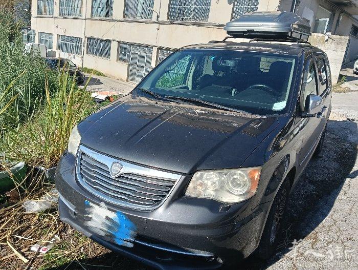 出售lancia voyager 2013年大七座，2.8柴油163马力，285