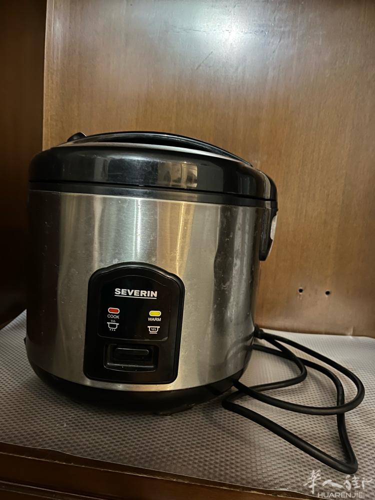 米兰出闲置电饭煲 暖风机 电子称 电话3778456292