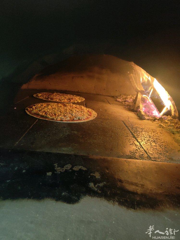 本餐管招pizza 师傅，在火车站附近