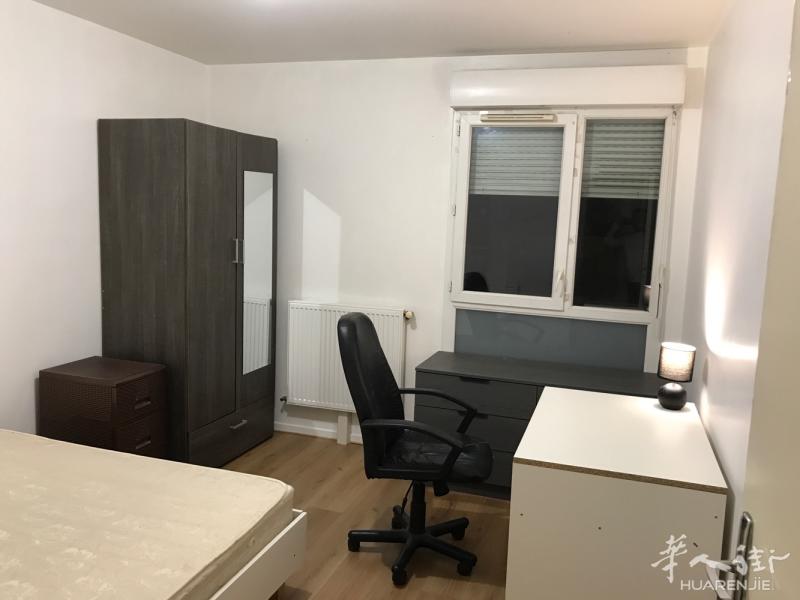 在93 区 ，Aubervillier 批发市场旁边有两个独立房间出租 ，去批发