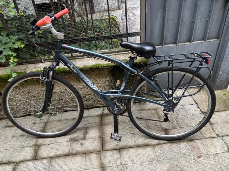 出一个全铝的二手自行车。全车快拆，50欧 华人街自取，不讲价。
