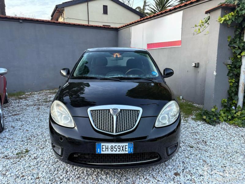 蓝旗亚 Lancia Ypsilon 1.2 Platinum – 2011 年