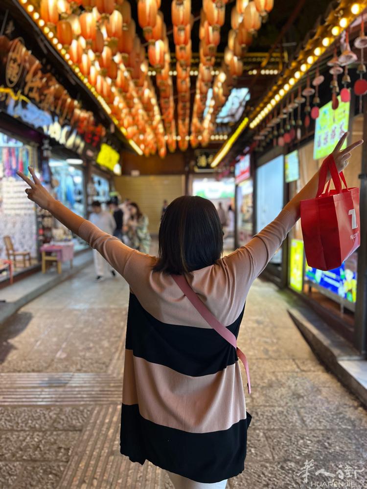 大家好！ 我是一个意大利人，15年前开始学习中文。 我叫玉兰。我很喜欢中文，中国
