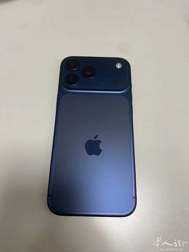 iPhone17pro max 深蓝色256g 准新机充电22次 还有一个月可添