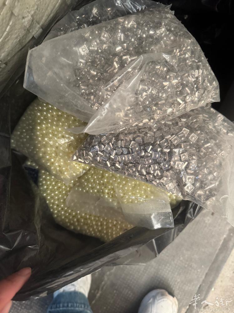 有需要珍珠铆钉的免费赠送 需自取..品种很多…统统免费 有需要者联系