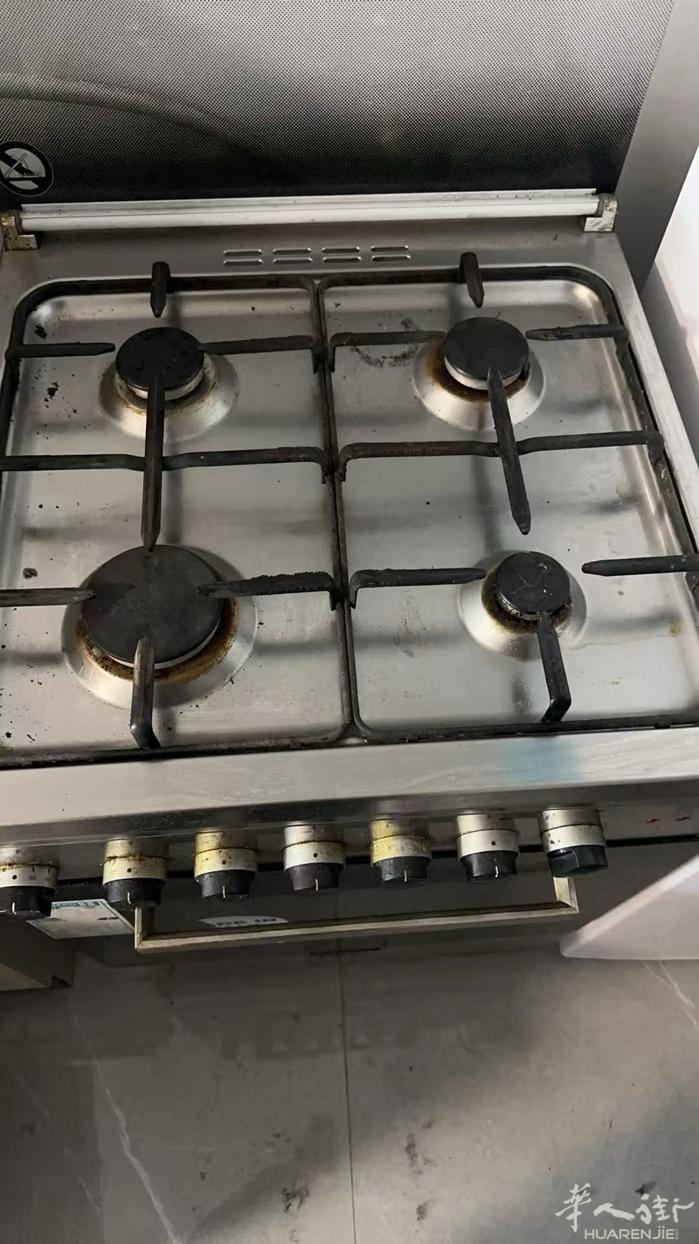 普拉托出售2手冰箱100欧，煤气灶150