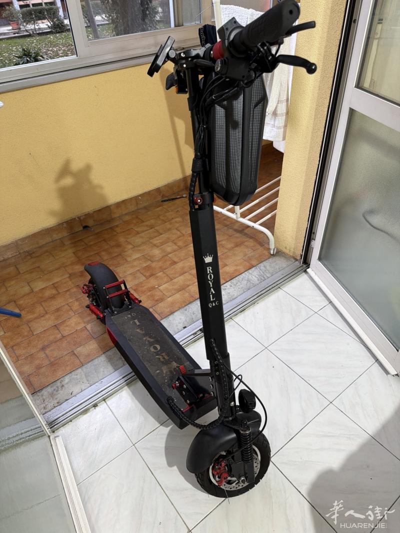 出滑板车，九五新，250出，米兰Certosa自提