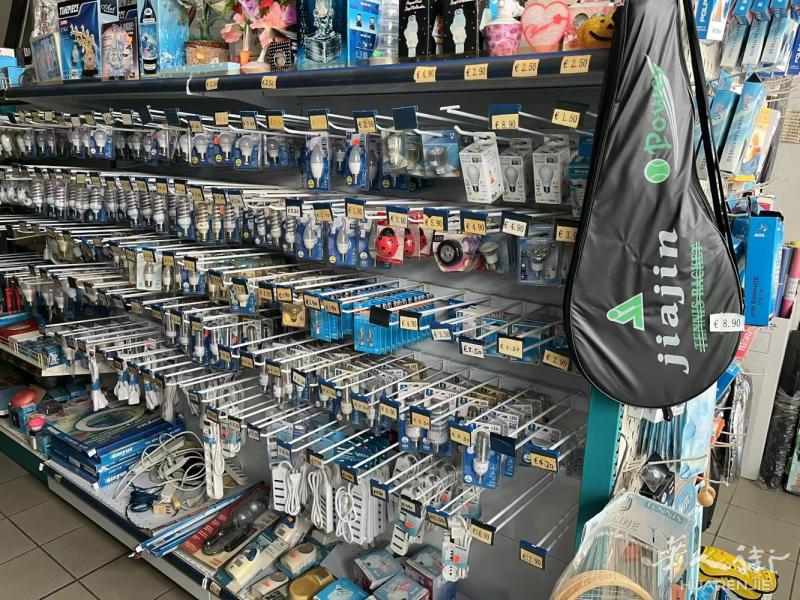 店铺清仓处理公告  由于店铺已转租，我现对店内部分设备进行转让，包括： 	•	货