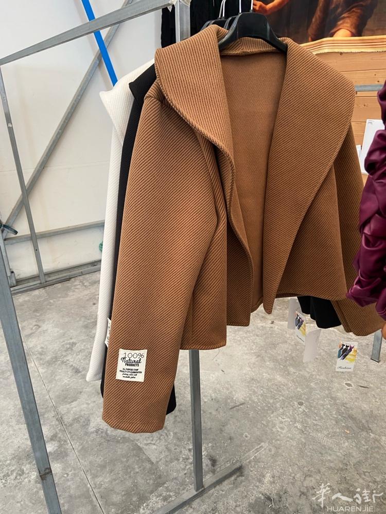 收购倒货衣服，量大联系，女装，单件模特不要。