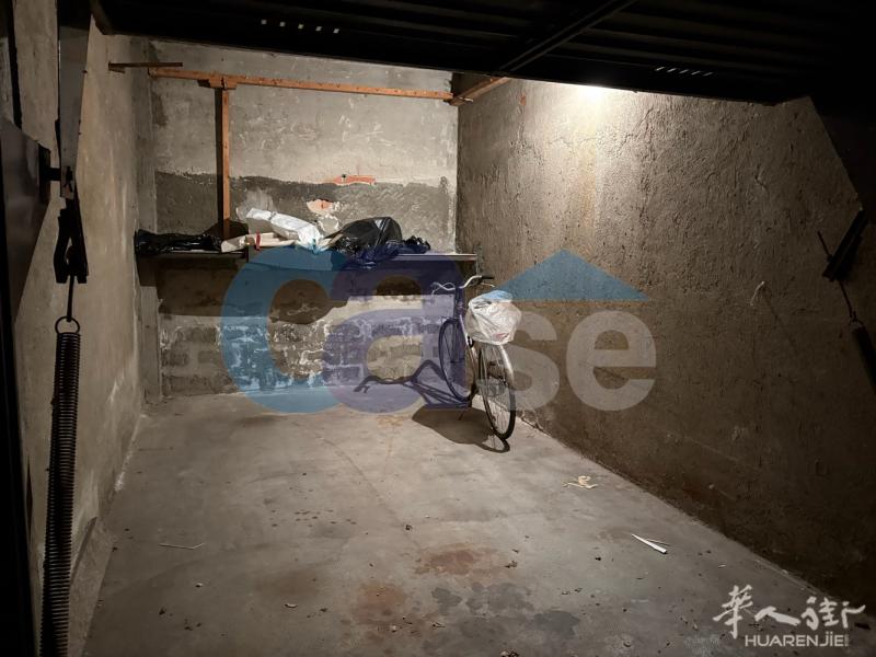 😱20w，红线地铁口，2室1厅