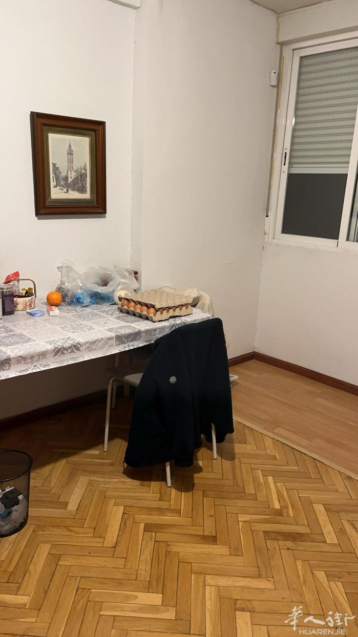 马德里5路visita alegle6路carpedana地铁口各3分钟房间