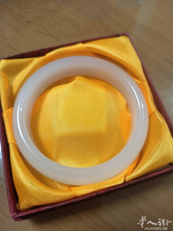 这款是我婆婆给我 全新我一直做工戴这款也不适合 今天整理东西看到了 有谁要的话8