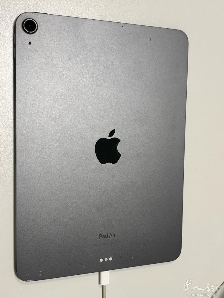 米兰出二手 ipad air 5 64gb 深空灰 （华人街面交） 微信 dem